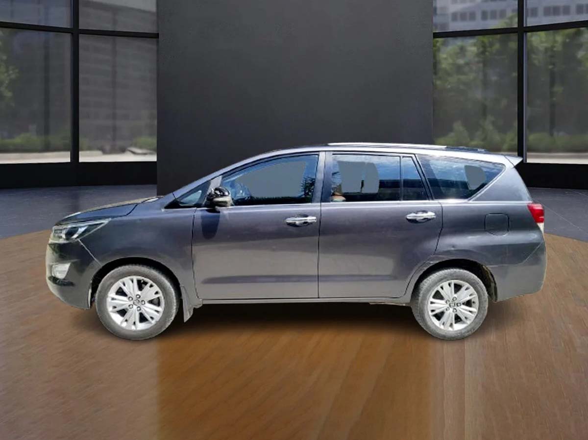 TOYOTA INNOVA CRYSTA 2.8 Z AT 0850