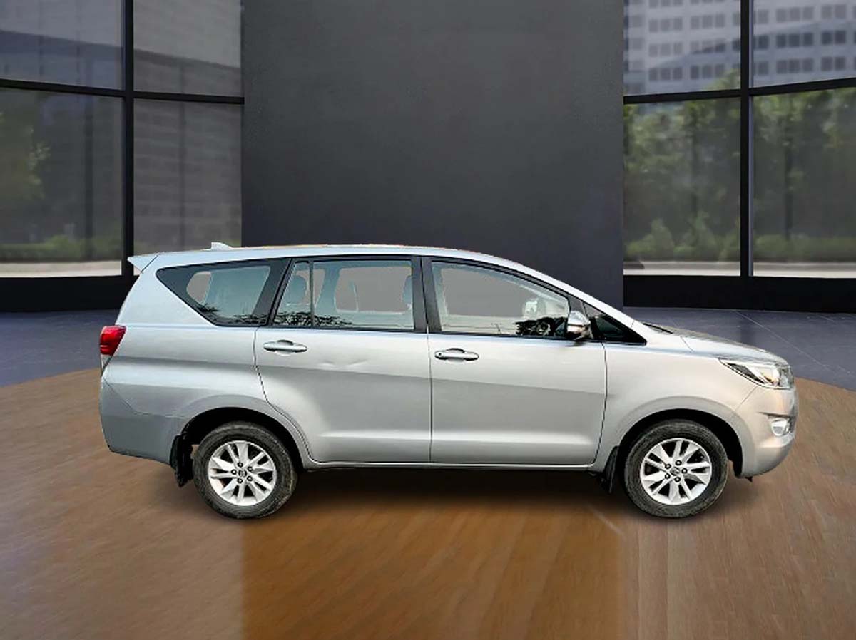 TOYOTA INNOVA CRYSTA 2.4 G MT 2125