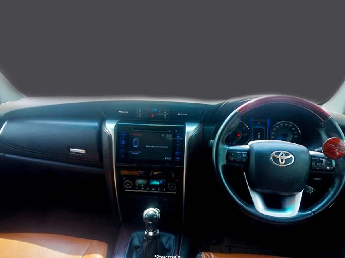 TOYOTA FORTUNER 4*4 MT 6186