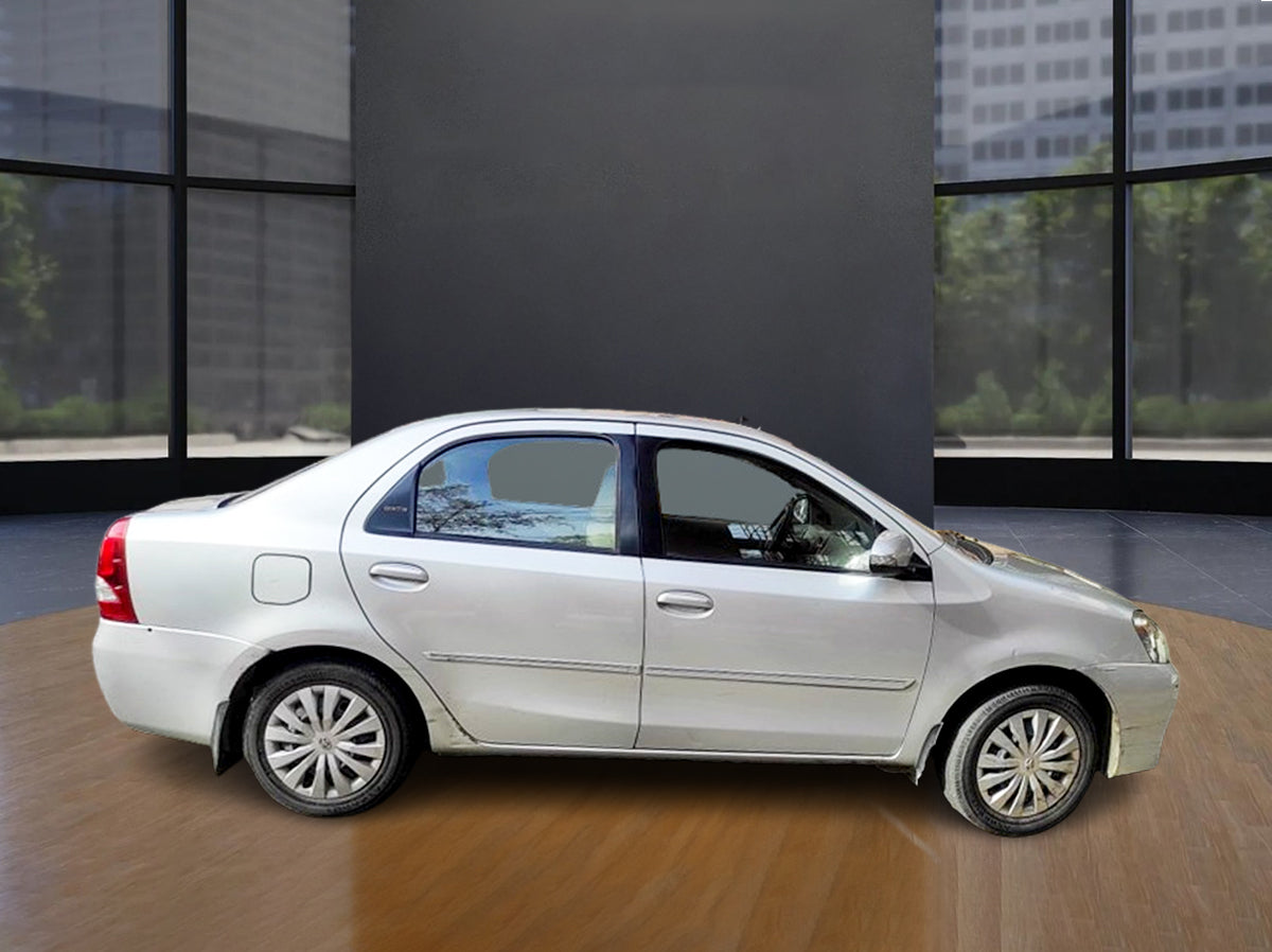 TOYOTA ETIOS V 8838