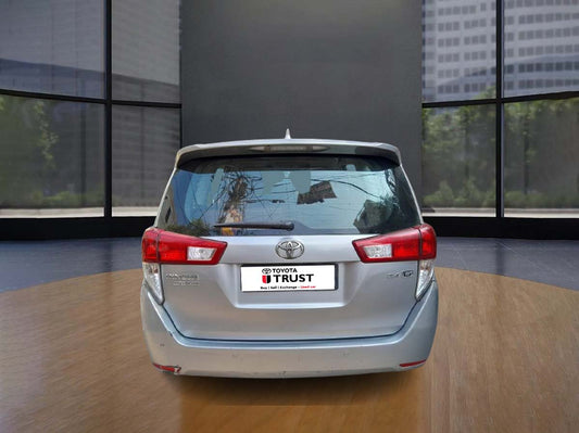 TOYOTA INNOVA CRYSTA 2.4 G 8STR MT