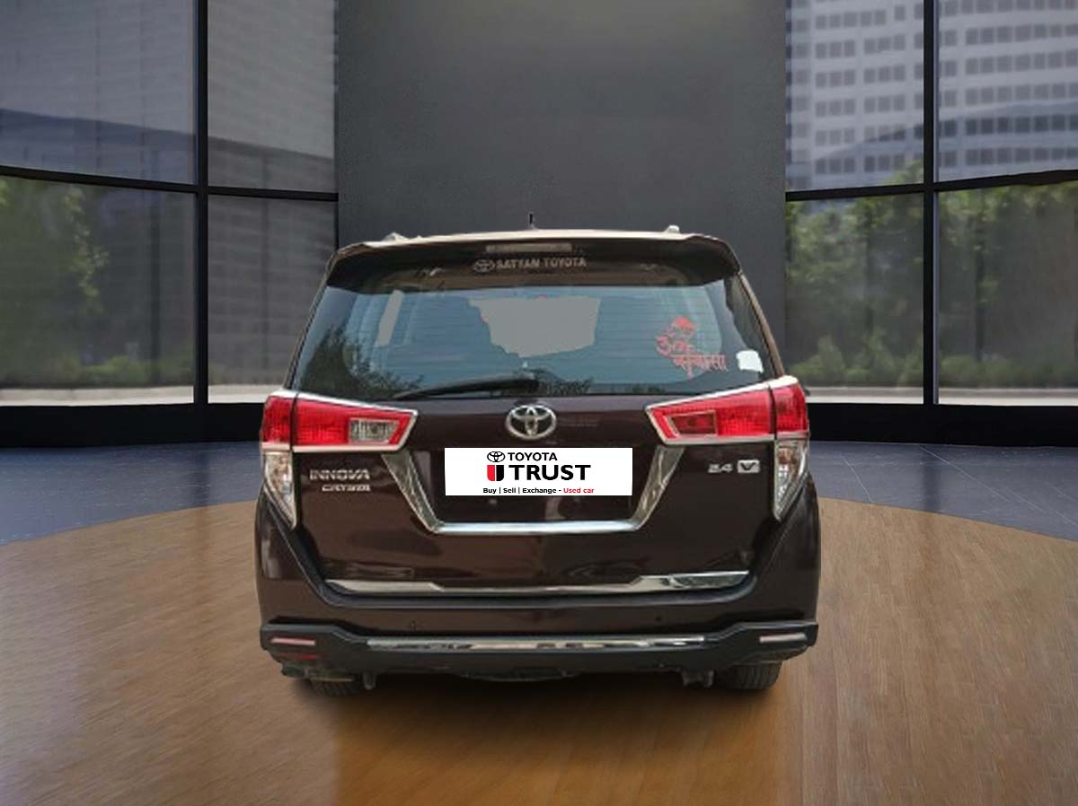 PreOwned Toyota Innova Crysta 2.4 V - Spacious 7-Seater Diesel SUV for Sale