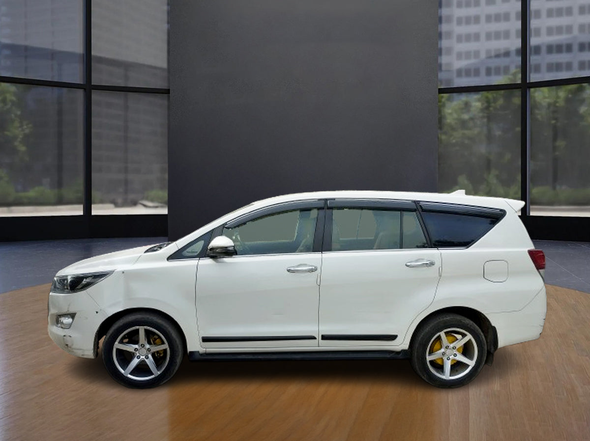 TOYOTA INNOVA CRYSTA 2.4 V 0023