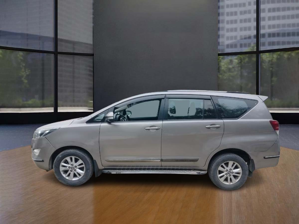 Toyota Innova Crysta 2.8 G AT – Used Diesel MPV with Automatic Transmission