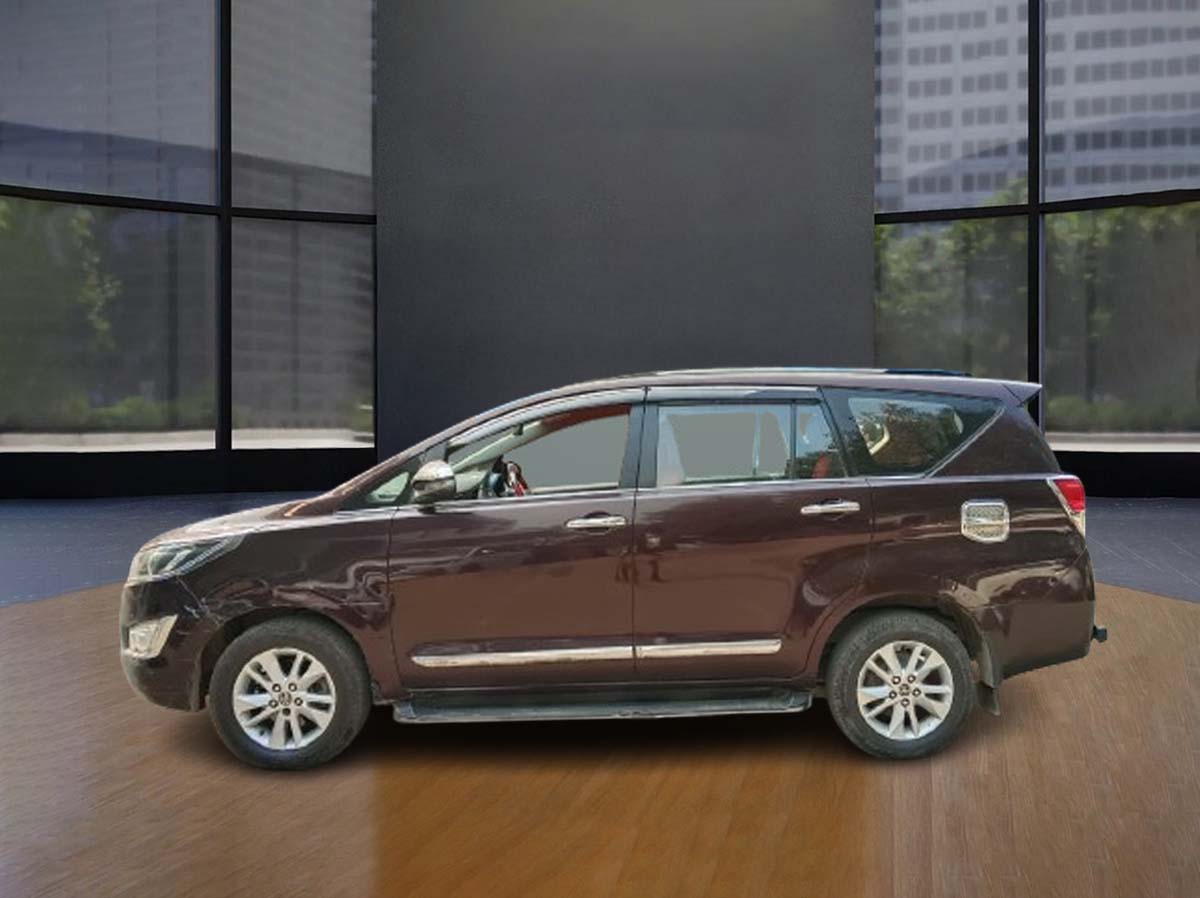 PreOwned Toyota Innova Crysta 2.4 V - Spacious 7-Seater Diesel SUV for Sale