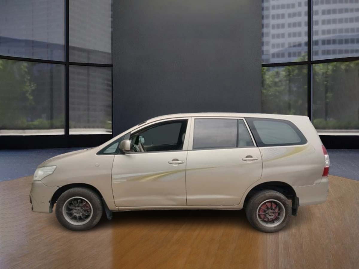 TOYOTA INNOVA G4 8STR 5176