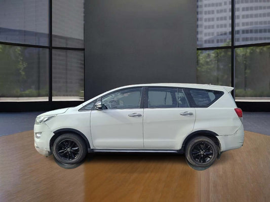 TOYOTA INNOVA CRYSTA SPOT AT 4653