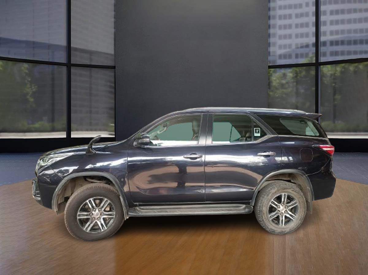 TOYOTA FORTUNER 4*2 AT 2130