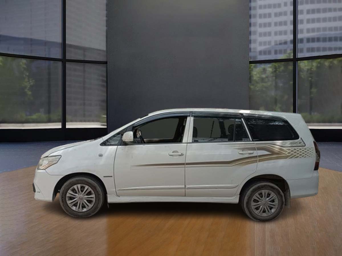 TOYOTA INNOVA 2.5 G 7STR 8200