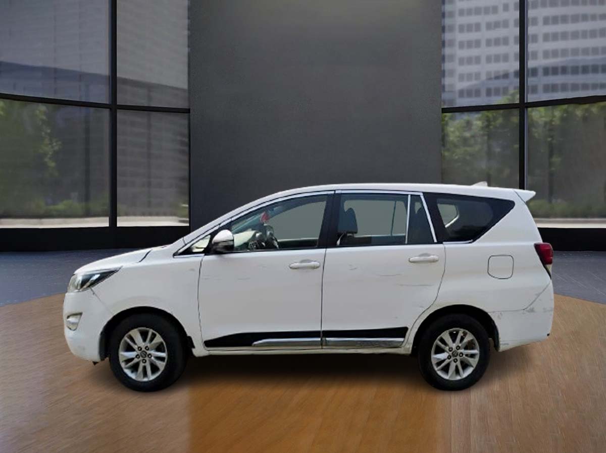 Toyota Innova Crysta 2.4 G 7-Seater MT – PreOwned Diesel MPV in Great Condition