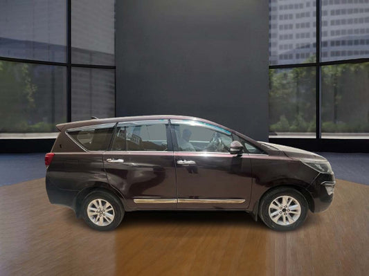 Second Hand Innova Crysta 2.4 V MT