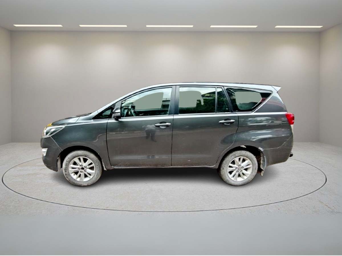TOYOTA INNOVA CRYSTA 2.8 G AT 2018