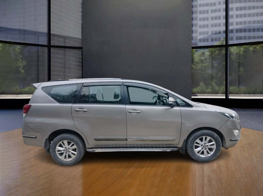 Toyota Innova Crysta 2.8 G AT – Used Diesel MPV with Automatic Transmission