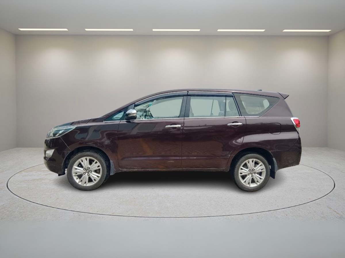 TOYOTA INNOVA CRYSTA 2.8Z 2016