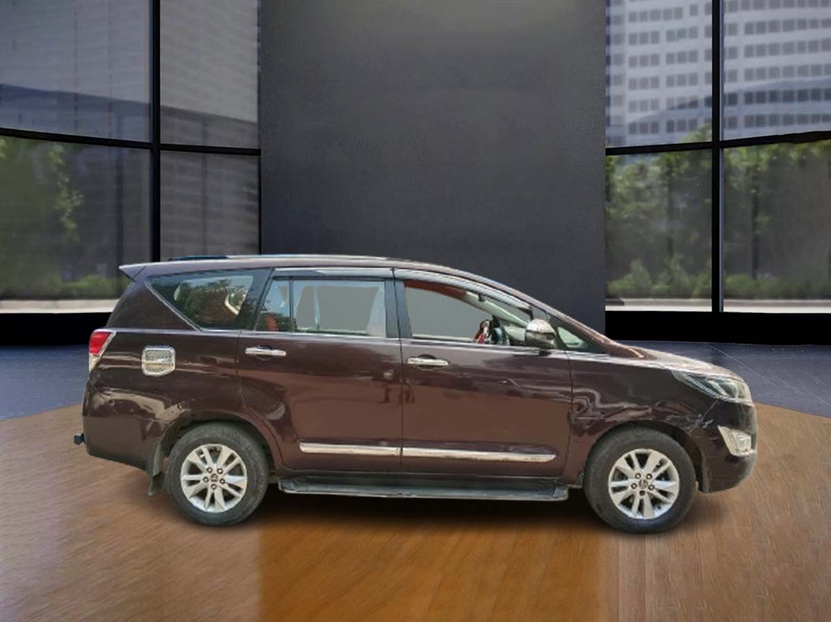 PreOwned Toyota Innova Crysta 2.4 V - Spacious 7-Seater Diesel SUV for Sale