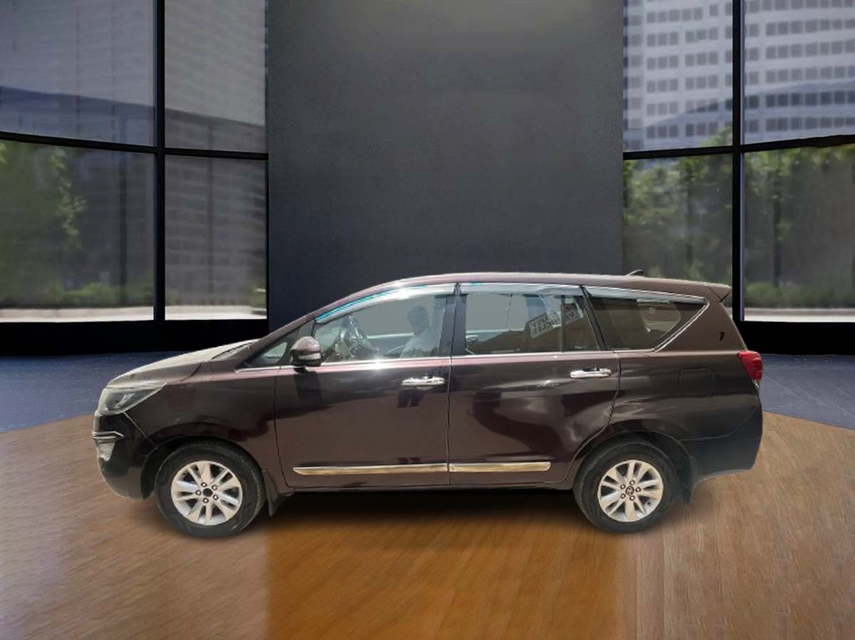 PreOwned Innova Crysta 2.4 G MT 2016