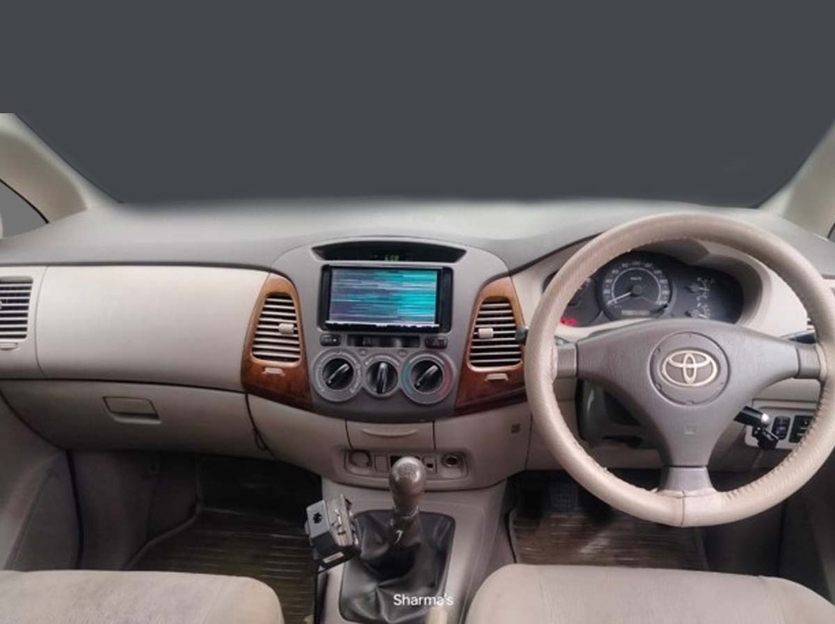 TOYOTA INNOVA G4 8STR 5176