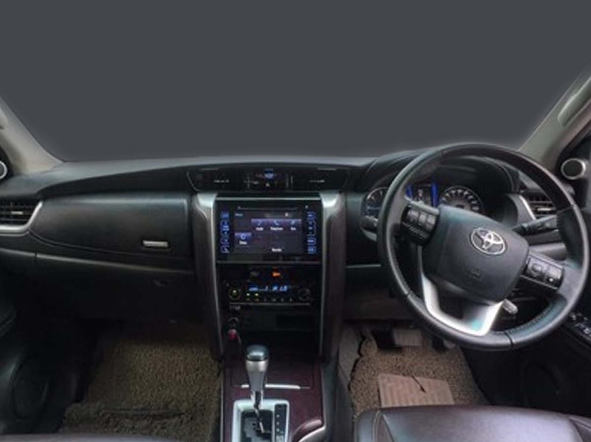 TOYOTA FORTUNER 4*2 AT 5876