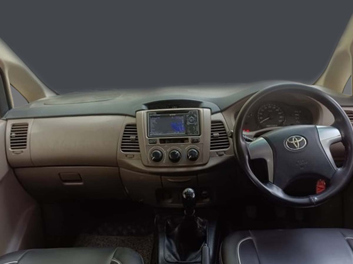 TOYOTA INNOVA 2.5 G 7STR 8200
