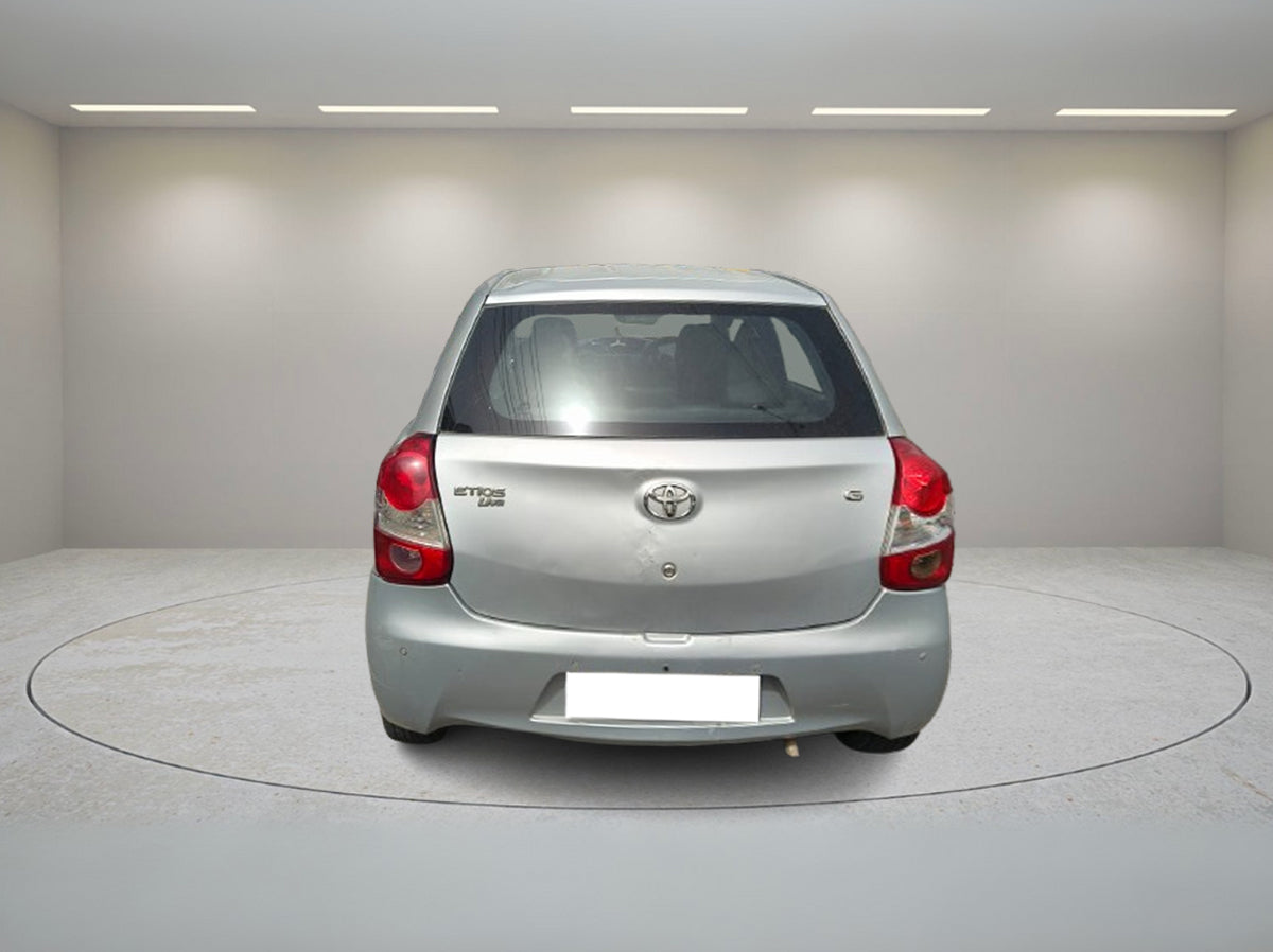 TOYOTA ETIOS LIVA G 2016