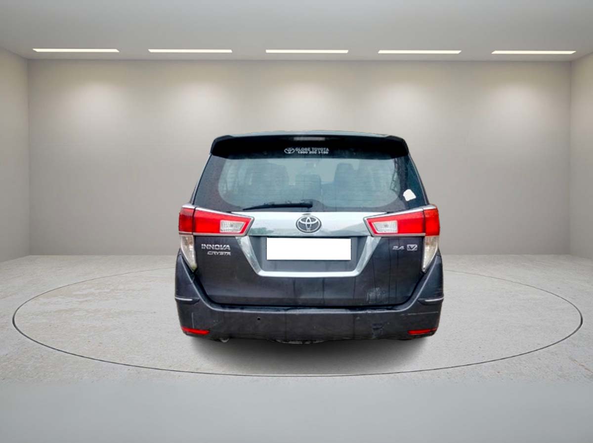 TOYOTA INNOVA CRYSTA 2.4 V MT 2018
