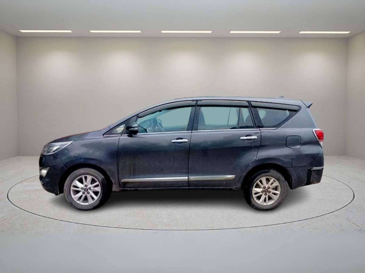 TOYOTA INNOVA CRYSTA 2.4 V MT 2018