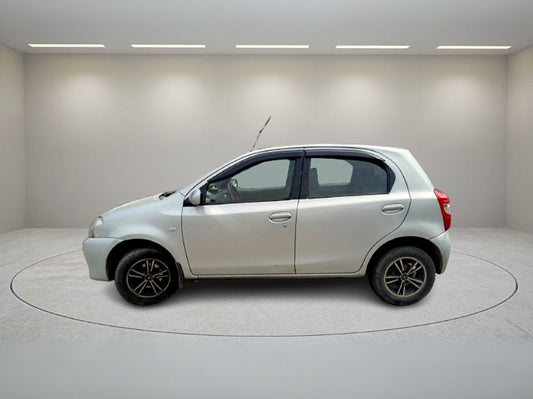 TOYOTA ETIOS LIVA G 2016