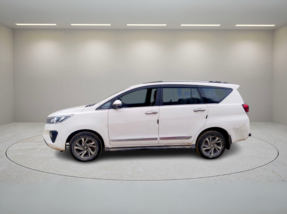 TOYOTA INNOVA CRYSTA 2.4 G MT 2022