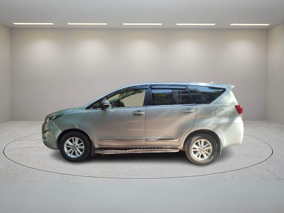 TOYOTA INNOVA CRYSTA 2.7 G AT 2016