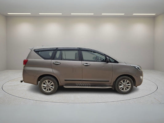 TOYOTA INNOVA CRYSTA 2.4 G MT 2017