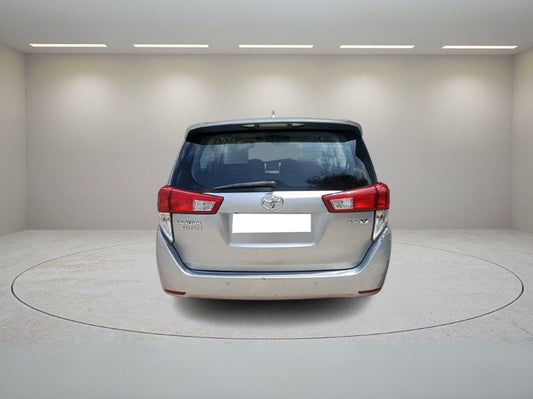 TOYOTA INNOVA CRYSTA 2.4 V MT 2017