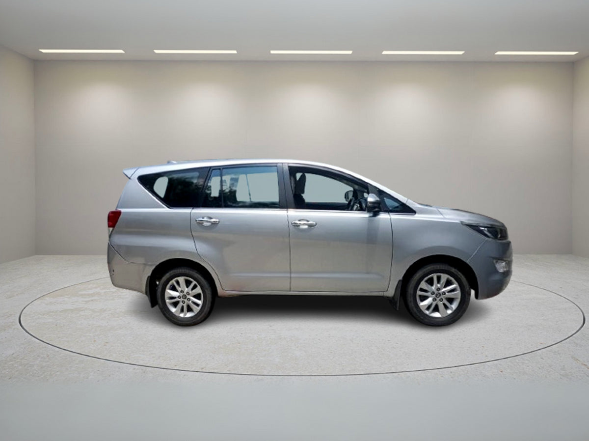 TOYOTA INNOVA CRYSTA 2.4 V MT 2017