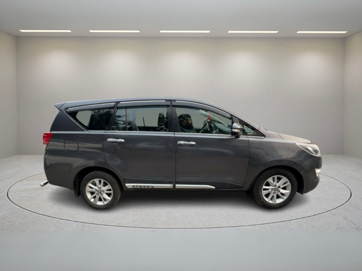 TOYOTA INNOVA CRYSTA 2.4 V 2016