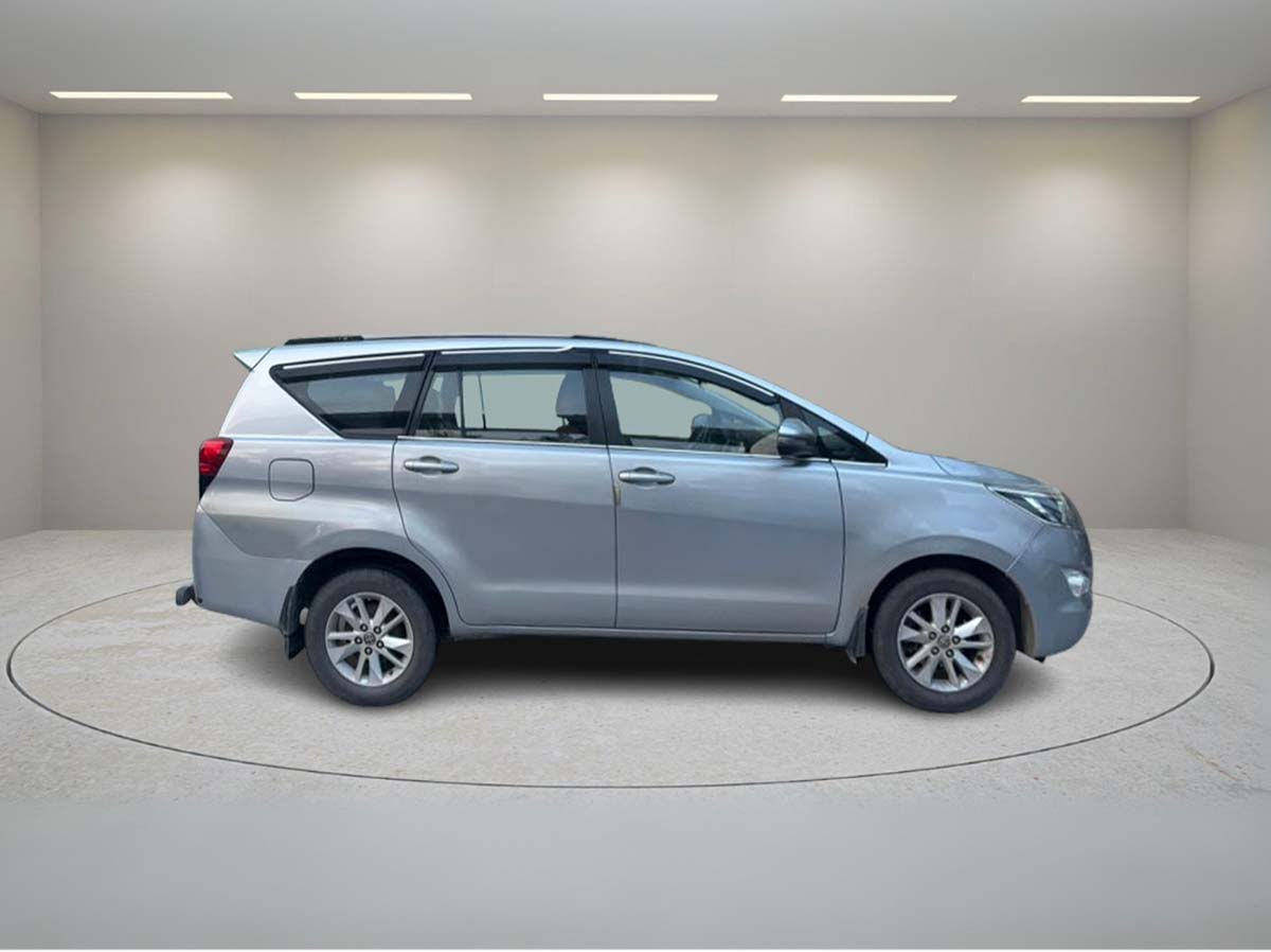 TOYOTA INNOVA CRYSTA 2.4 G MT 8STR 2017