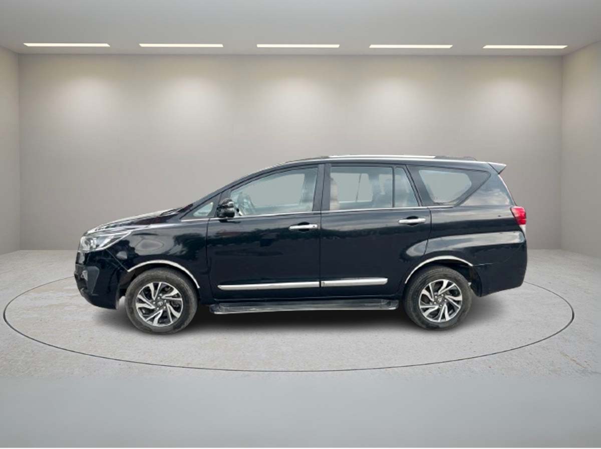 TOYOTA INNOVA CRYSTA 2.4 G MT 2022