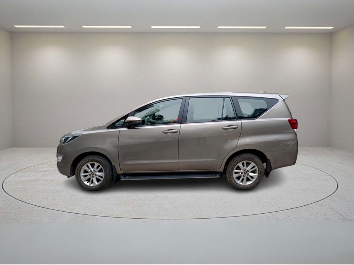 TOYOTA INNOVA CRYSTA 2.4 G MT 2019