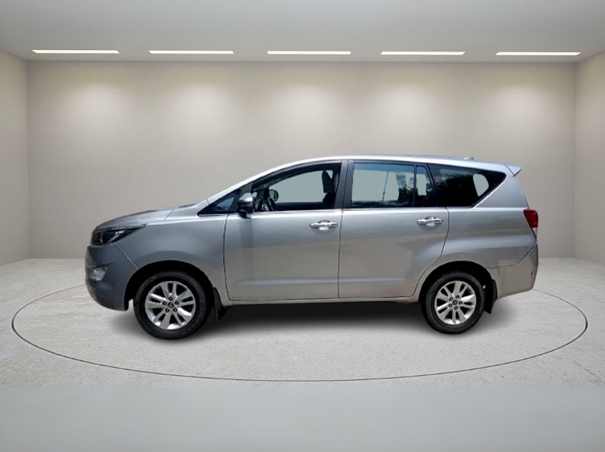TOYOTA INNOVA CRYSTA 2.4 V MT 2017