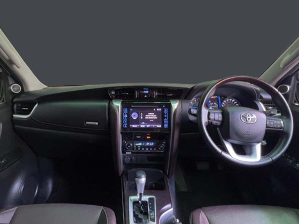 PreOwned Toyota Fortuner 4x2 AT