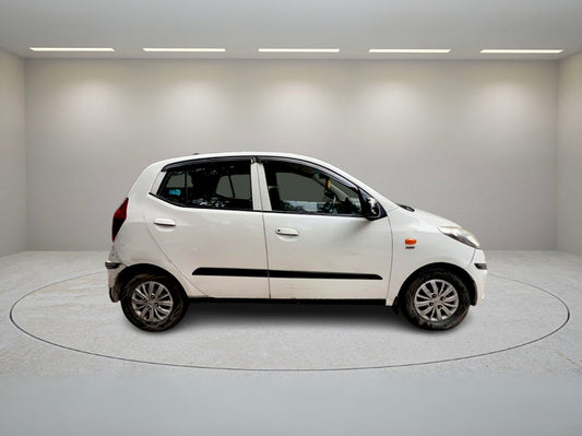 HYUNDAI I.10 SPORTZ 2014