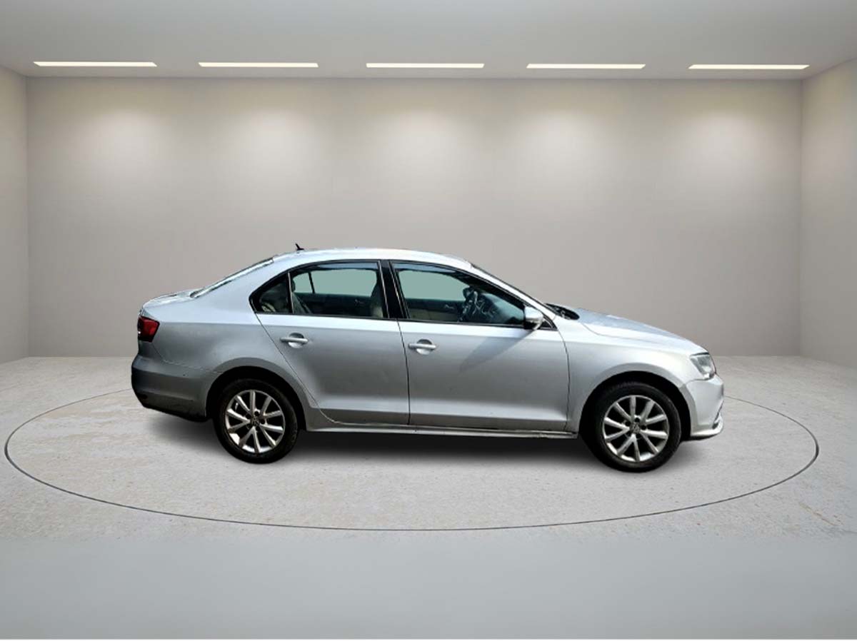 VOLKSWAGEN JEETA COMFORTLINE MT 2015