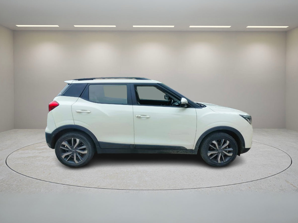 MAHINDRA XUV300 W8 (O) DS BS6 2021
