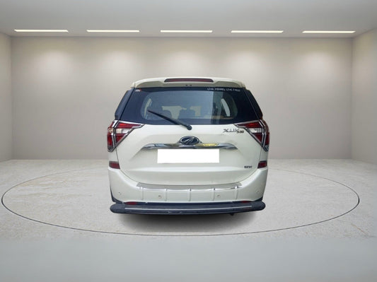 MAHINDRA XUV500 W11 2021