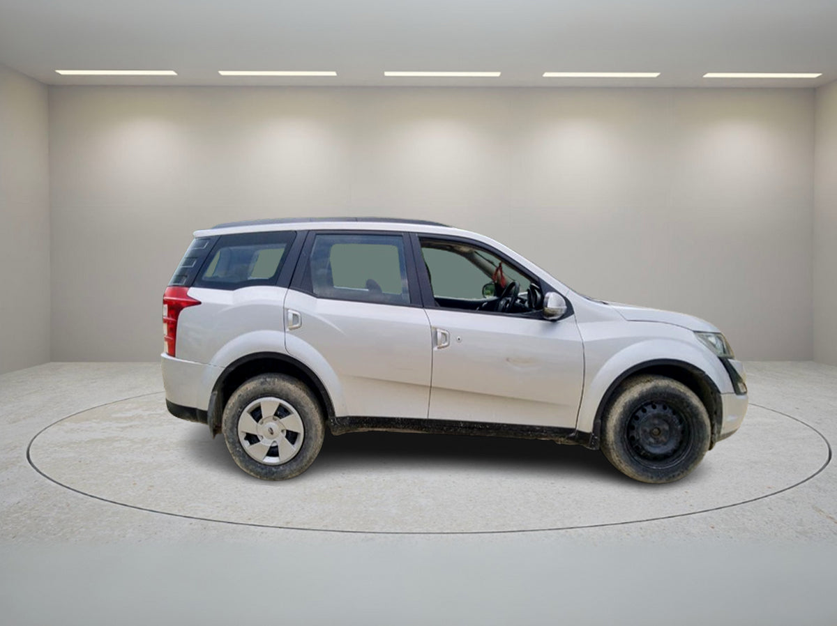 MAHINDRA XUV 500 W6 AT 2018