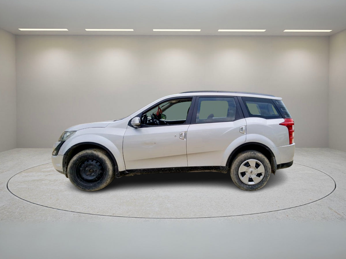 MAHINDRA XUV 500 W6 AT 2018