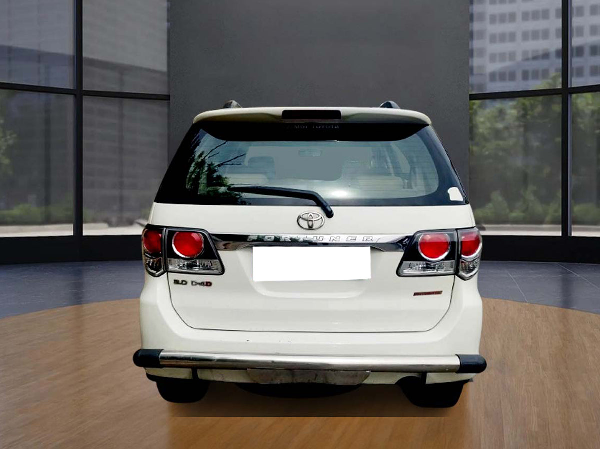 TOYOTA FORTUNER 4*2 AT 8999