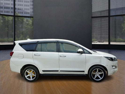 Used Toyota Innova Crysta 2.4 V – Spacious and Reliable Diesel MPV for Sale