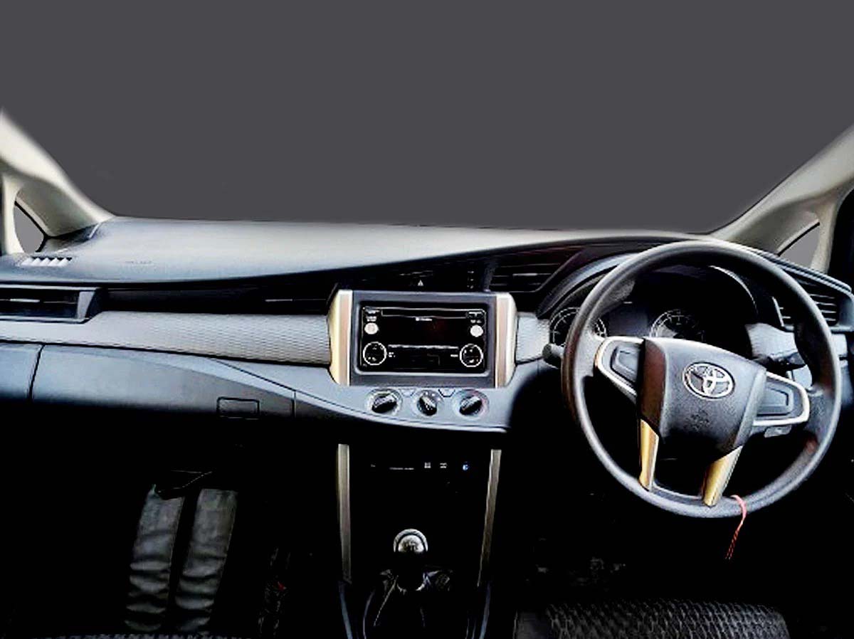 TOYOTA INNOVA CRYSTA 2.4 G MT 2125