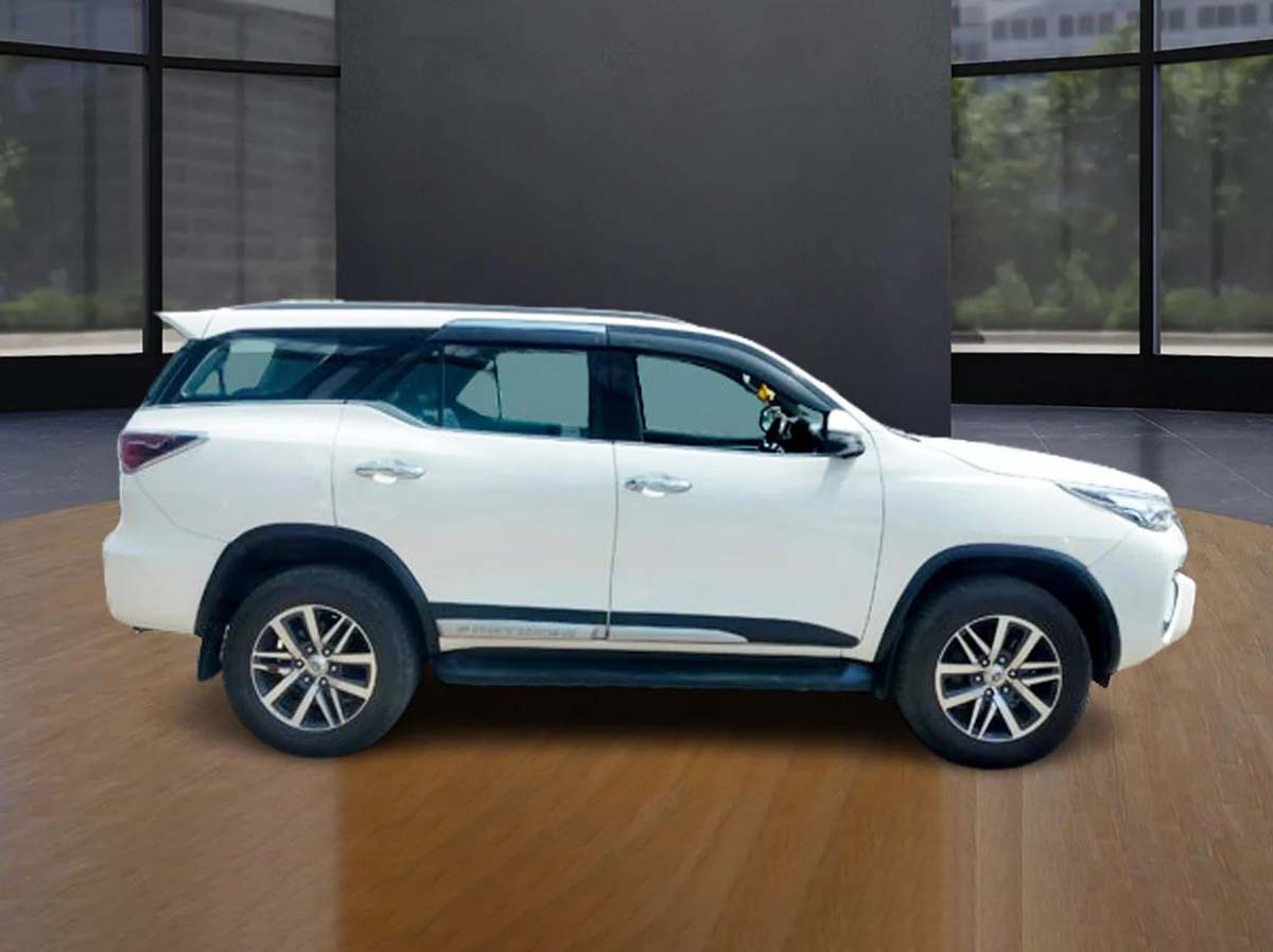 TOYOTA LEGENDER 4*4 AT 8444