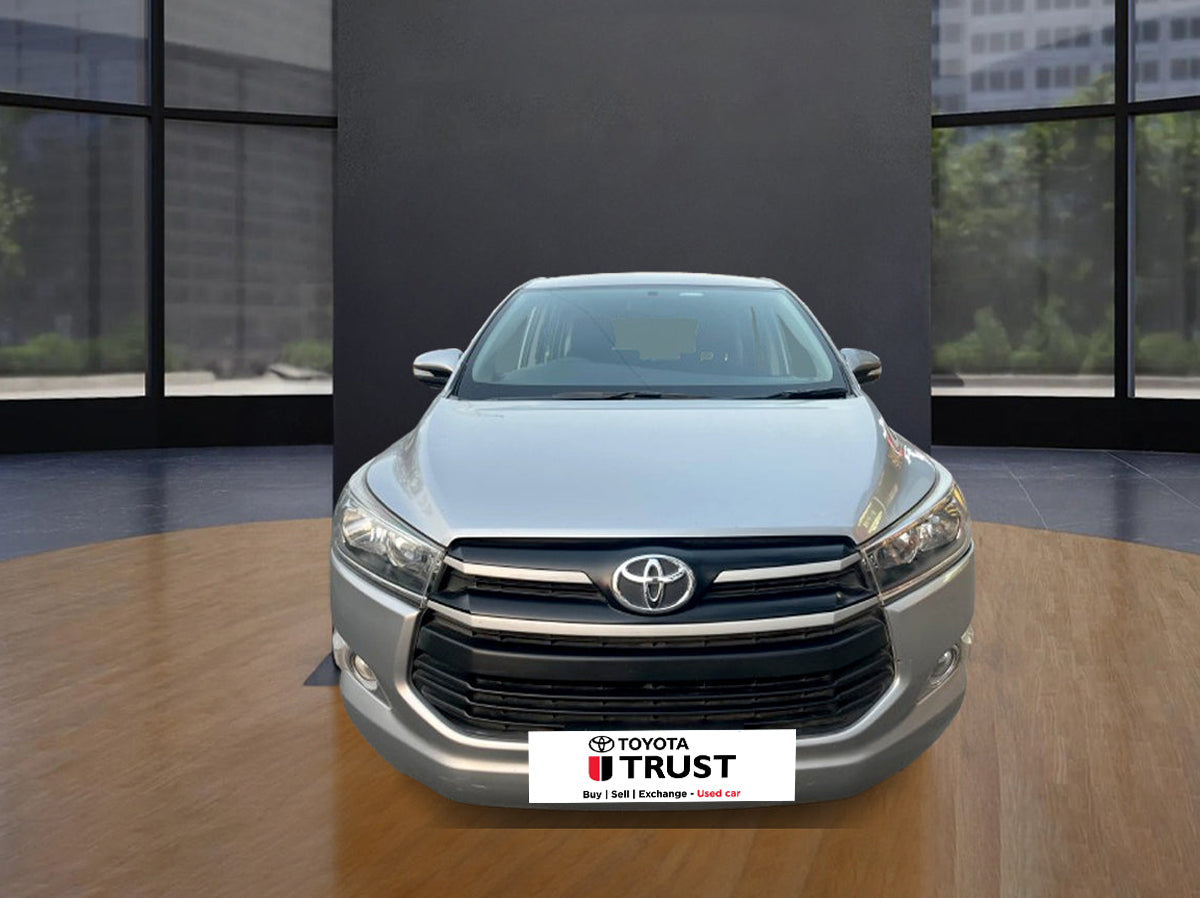 Second Hand Toyota Innova Crysta 2.4 G – Spacious Manual Diesel MPV for Sale