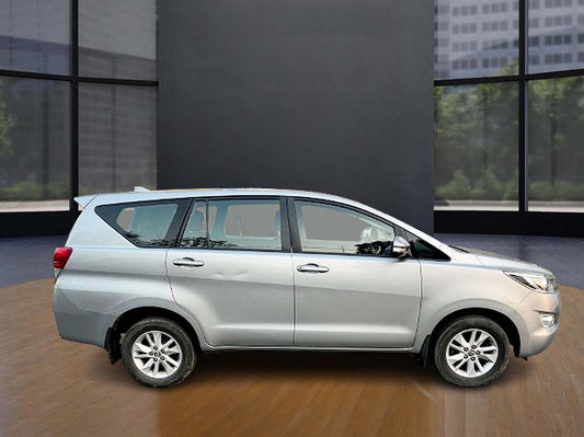 Second Hand Toyota Innova Crysta 2.4 G – Spacious Manual Diesel MPV for Sale